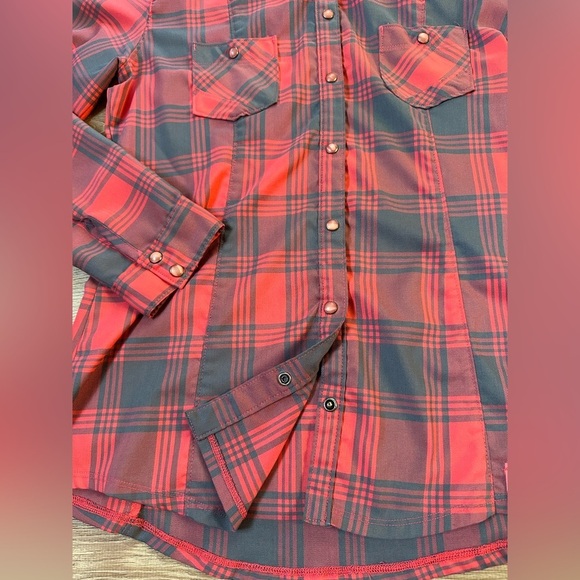 Mountain Hardware Lightweight Plaid Snap Front 
Size 10 (Large) - Picture 2 of 6
